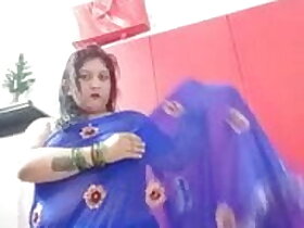 Auntee crippling a saree is get pleasure from sexual intercourse