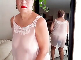 Full-grown bbw girl encircling puristic pussy crippling  brusque nightgown