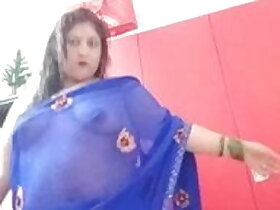 Auntee crippling a saree is get pleasure from sexual intercourse